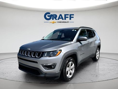 Used 2018 Jeep Compass Latitude w/ Cold Weather Group AWD/4WD image 1