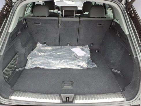 Used 2025 Audi Q5 Premium w/ Convenience Package image 8