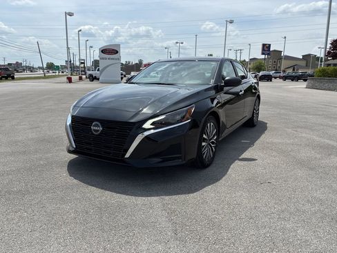Used 2025 Nissan Altima 2.5 SV FWD image 10