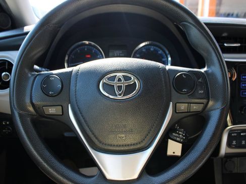 Used 2019 Toyota Corolla LE FWD image 17