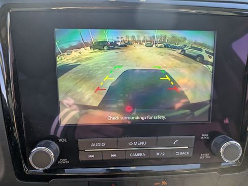 Used 2022 Nissan Frontier SV w/ Graphics Package image 17