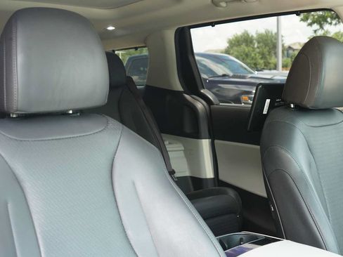 Certified 2022 Kia Carnival SX Prestige FWD image 28