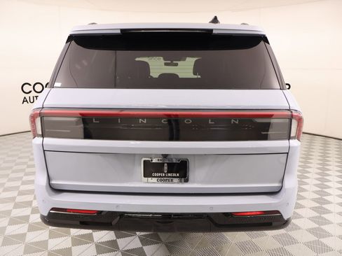 New 2025 Lincoln Navigator L Reserve w/ Jet Appearance Package AWD/4WD image 25