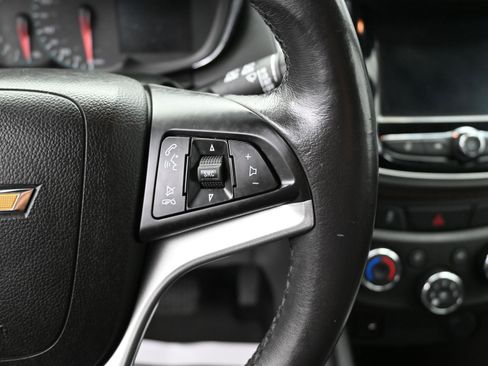 Used 2022 Chevrolet Trax LT w/ Midnight Edition image 12