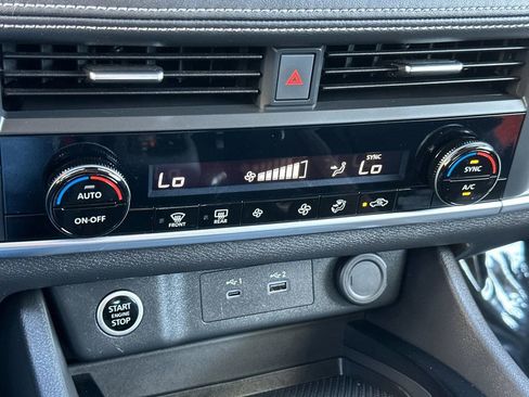 Used 2023 Nissan Rogue SV image 20