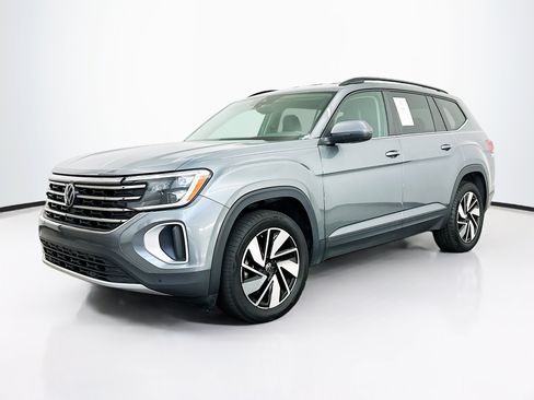 Used 2025 Volkswagen Atlas SE AWD/4WD image 3