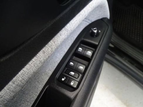 Used 2022 Jeep Compass Latitude w/ Sun and Sound Group AWD/4WD image 10