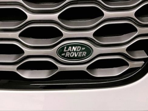 Certified 2025 Land Rover Discovery S image 32