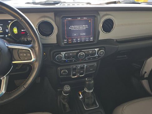 Used 2023 Jeep Wrangler Unlimited Sahara image 9