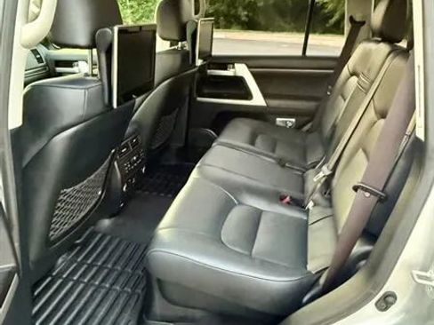 Used 2017 Toyota Land Cruiser image 15