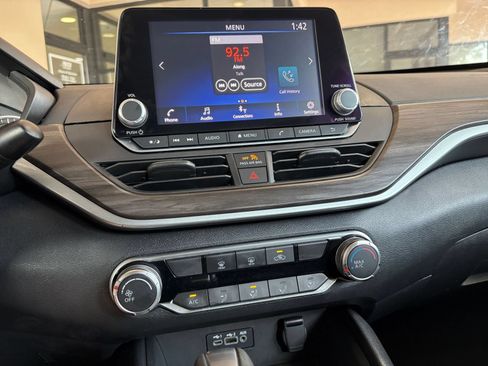 Used 2025 Nissan Altima 2.5 SV FWD image 14
