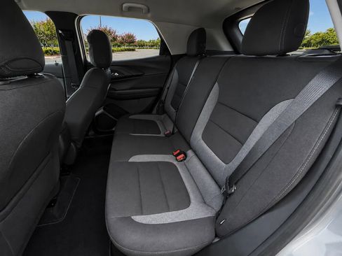 Used 2025 Chevrolet TrailBlazer LS w/ LS Convenience Package FWD image 12