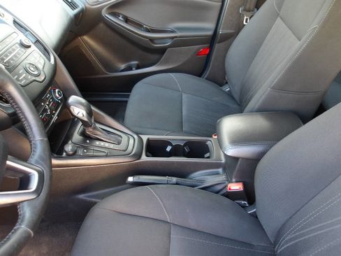 Used 2018 Ford Focus SE w/ Cold Weather Package FWD image 26