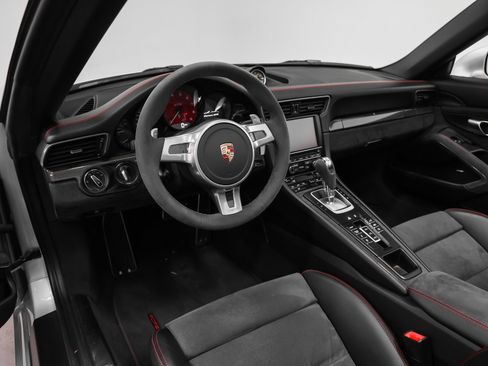 Used 2015 Porsche 911 Carrera GTS image 4