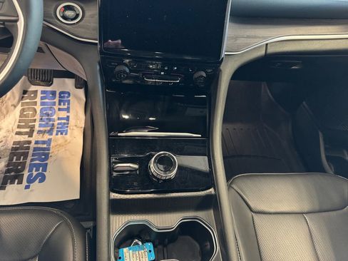 Used 2024 Jeep Grand Cherokee Limited w/ Luxury Tech Group II image 15