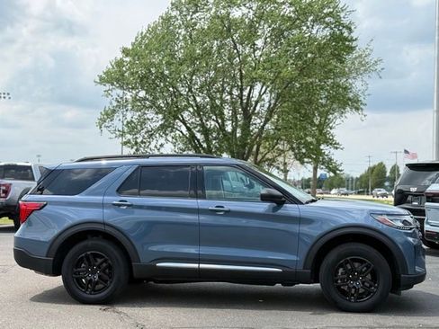 Used 2025 Ford Explorer Active AWD/4WD image 39