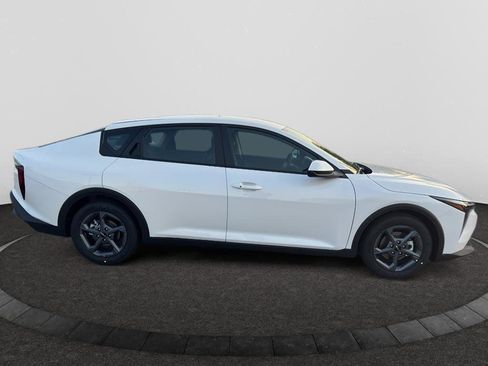 Used 2025 Kia K4 image 4