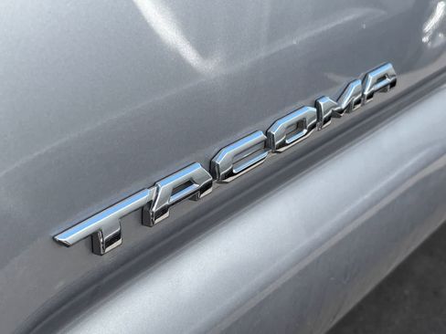 Used 2017 Toyota Tacoma SR5 w/ Tow Package image 8