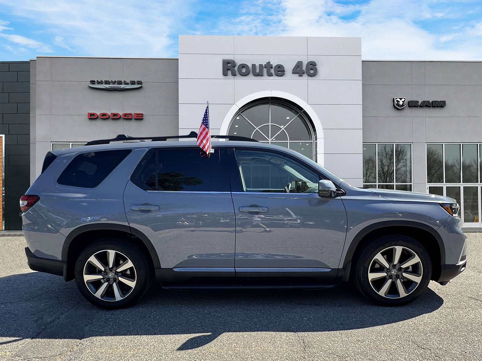 Used 2025 Honda Pilot Touring image 5