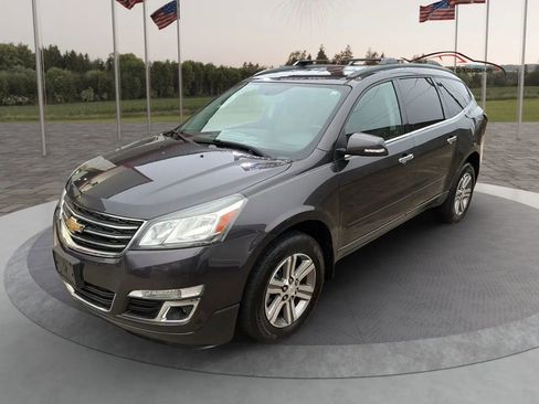 Used 2016 Chevrolet Traverse LT image 2