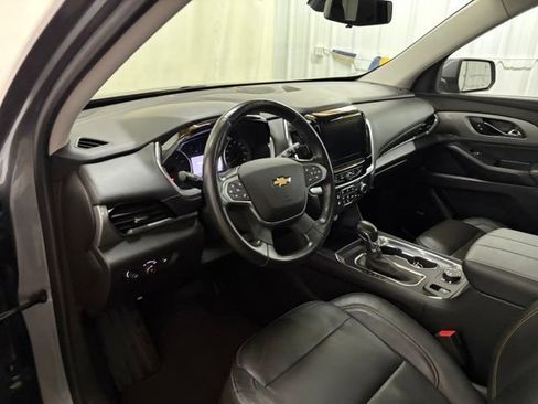 Used 2021 Chevrolet Traverse LT w/ LT Premium Package AWD/4WD image 36