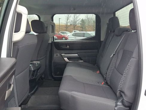 Used 2022 Toyota Tundra SR5 w/ SR5 Convenience Package AWD/4WD image 12