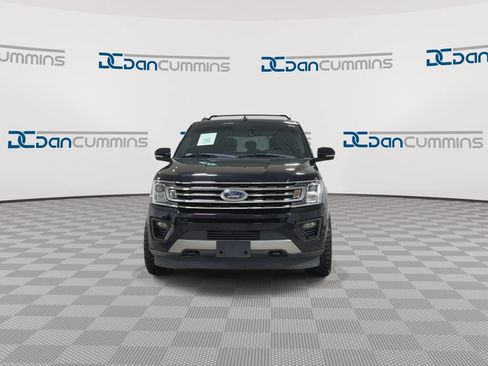 Used 2018 Ford Expedition XLT w/ Equipment Group 202A AWD/4WD image 3
