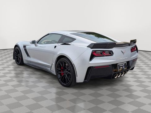 Used 2015 Chevrolet Corvette Z06 w/ 3LZ Preferred Equipment Group RWD image 3