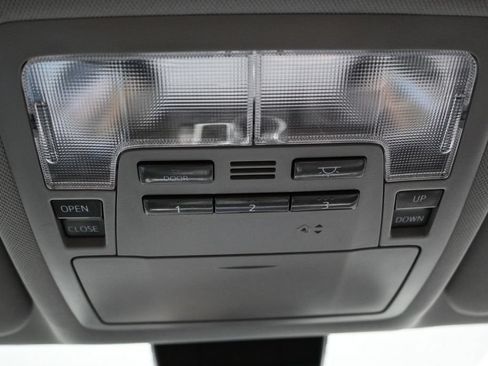 Used 2019 Toyota Highlander XLE AWD/4WD image 42