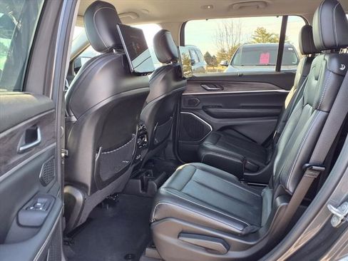 Used 2023 Jeep Grand Cherokee L Limited w/ Luxury Tech Group II image 31