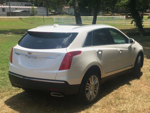 Used 2017 Cadillac XT5 Premium Luxury w/ Driver Assist Package FWD image 5