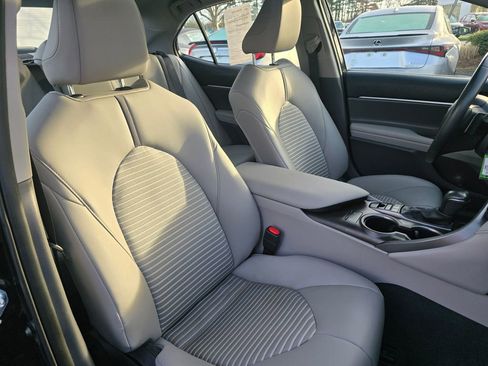 Used 2024 Toyota Camry SE w/ Cold Weather Package image 10