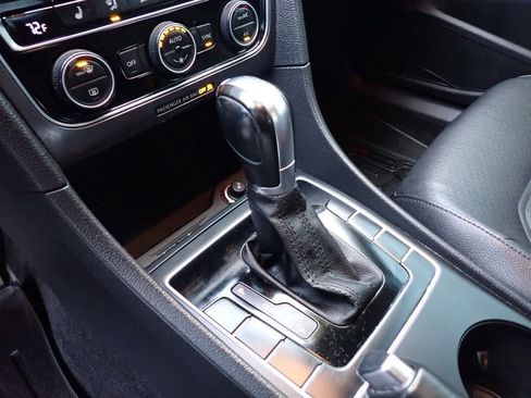 Used 2018 Volkswagen Passat 2.0T R-Line w/ R-Line Lighting Package image 14