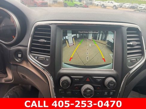 Used 2018 Jeep Grand Cherokee Altitude AWD/4WD image 18