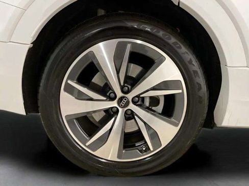 Used 2024 Audi Q8 e-tron Premium Plus w/ Premium Plus Package image 31