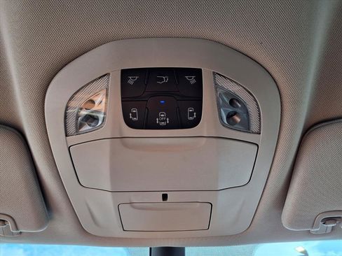 Used 2023 Chrysler Pacifica Touring-L image 25