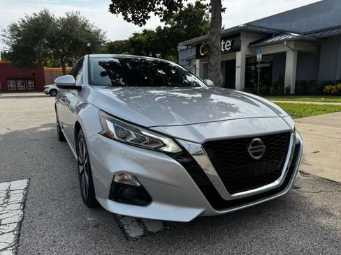 Used 2019 Nissan Altima 2.5 SV FWD image 2