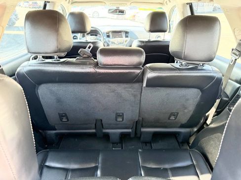 Used 2019 Nissan Pathfinder SL image 23