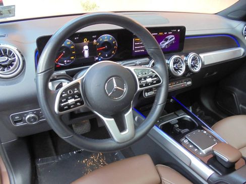 Used 2022 Mercedes-Benz GLB 250 4MATIC image 7