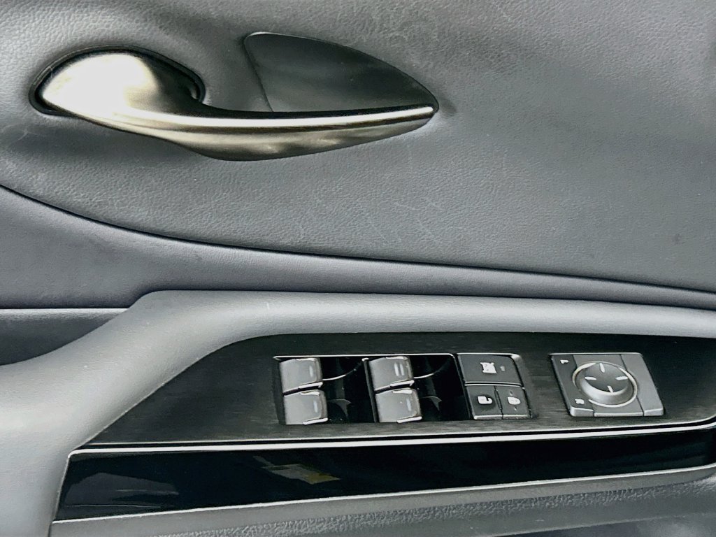 Used 2025 Lexus ES 350 w/ Accessory Package (Z2) FWD image 21