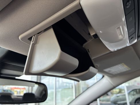 Used 2025 Nissan Altima 2.5 SV FWD image 38