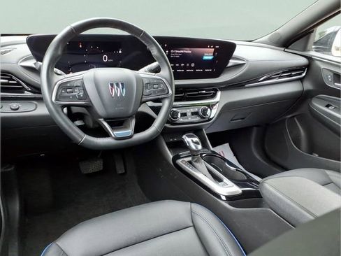 Used 2024 Buick Envista Sport Touring w/ Convenience I Package FWD image 8