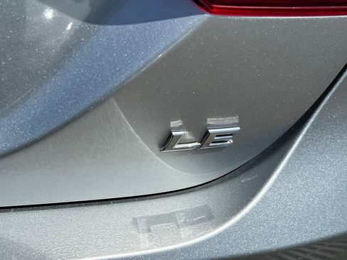 Used 2018 Toyota Camry LE image 21