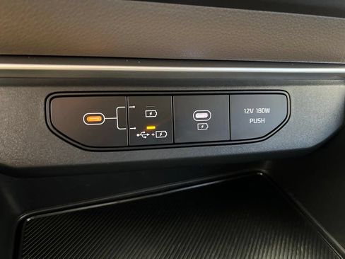 Certified 2025 Kia Carnival LXS FWD image 50