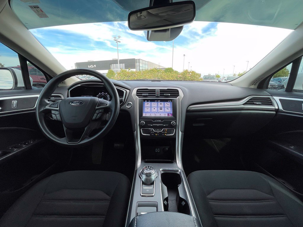 Used 2019 Ford Fusion SE FWD image 28