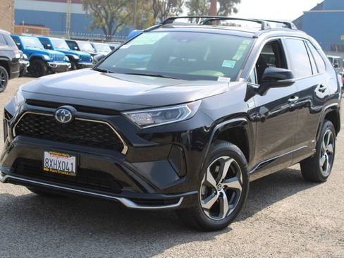 Used 2021 Toyota RAV4 SE w/ Weather & Moonroof Package AWD/4WD image 9