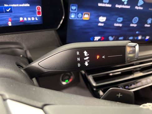 Used 2025 Chevrolet Traverse LT image 35