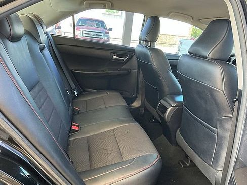 Used 2016 Toyota Camry SE image 12