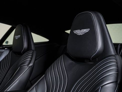 Used 2021 Aston Martin DB11 Coupe image 21