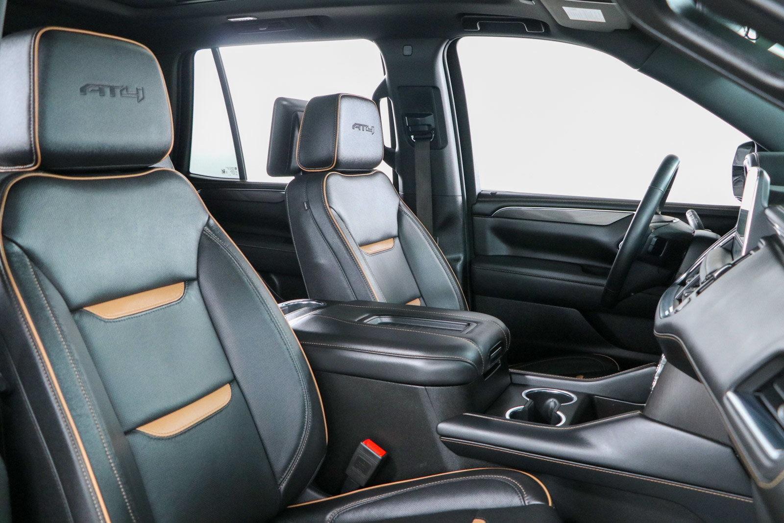 Used 2023 GMC Yukon AT4 w/ Technology Package AWD/4WD image 32